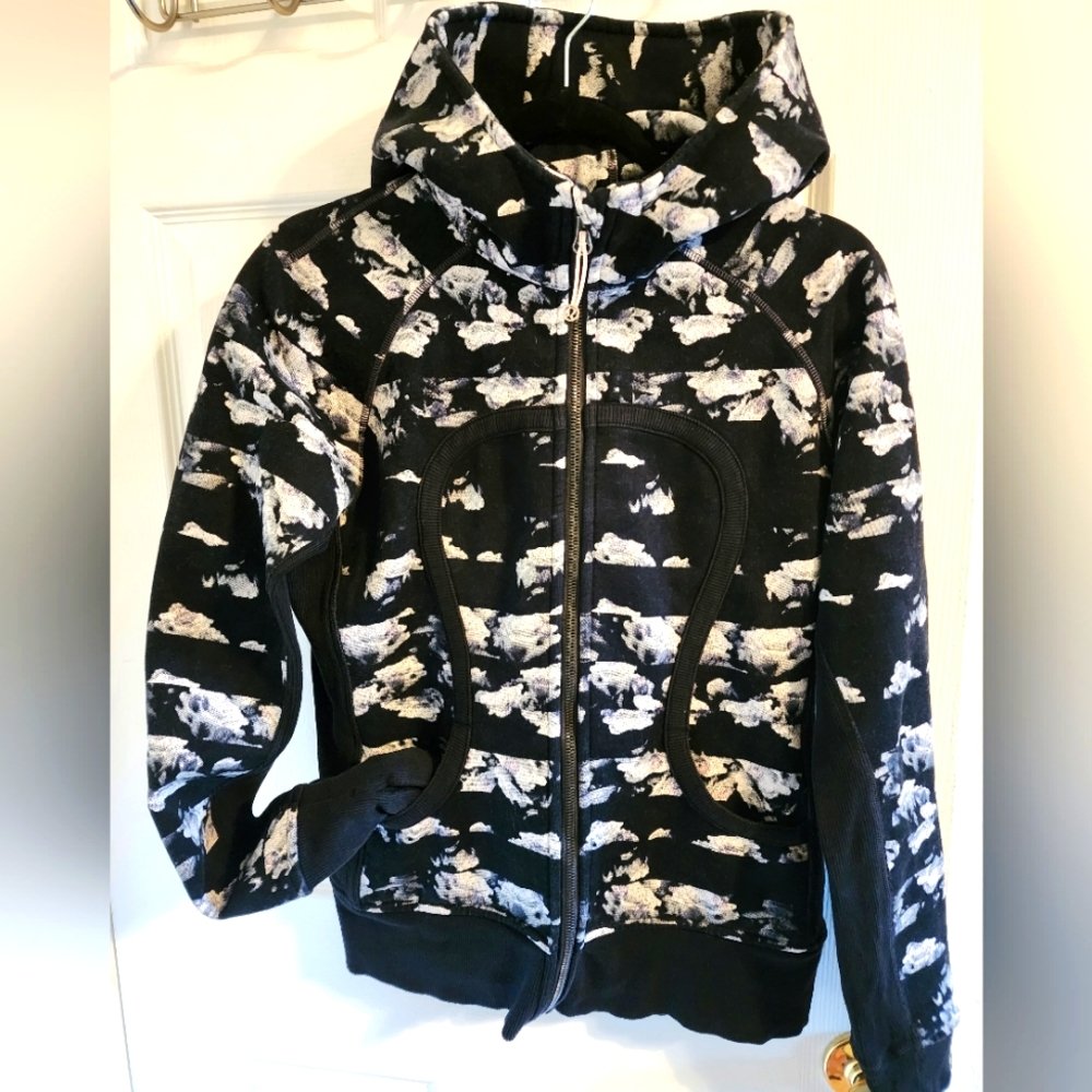 Lululemon Scuba Hoodie Zip Up Jacket Black and White Cloud Print Size 10